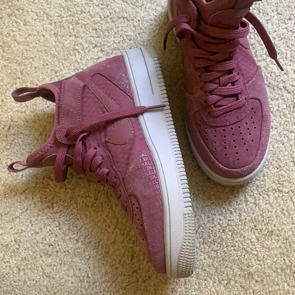 Nike - Picture 2 of 3